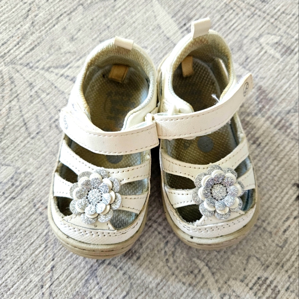 Stride rite 360 girls white and silver fisherman sandals size 4. EUC.